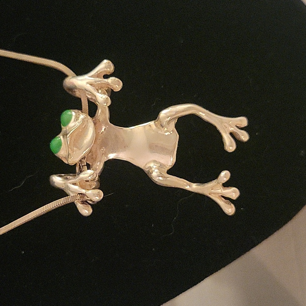 Estate Vintage Jade Tree Frog 🐸 pendant 925